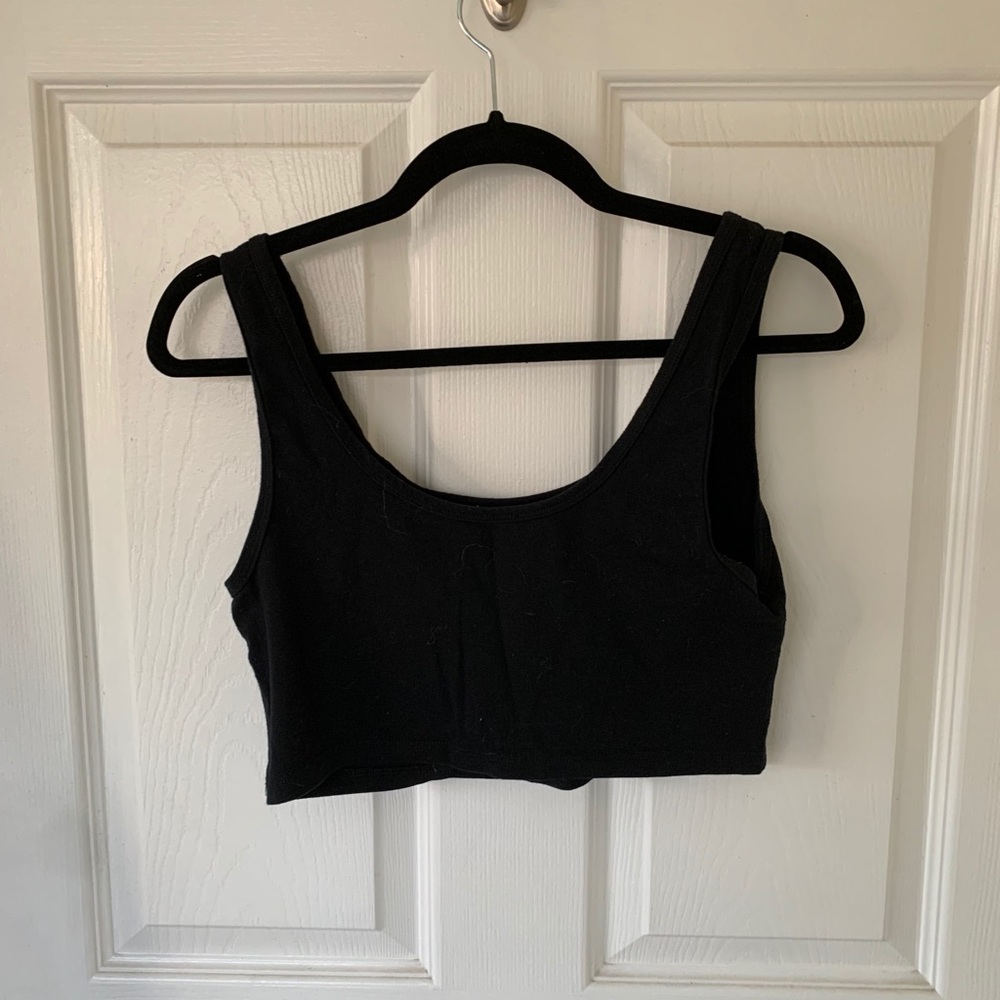 Black cropped tank